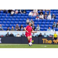 North Carolina Courage defender Kaleigh Kurtz passes the ball